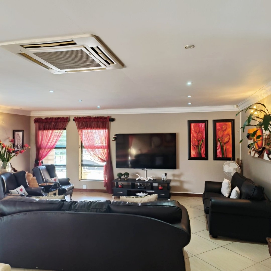 4 Bedroom Property for Sale in Wilkoppies North West